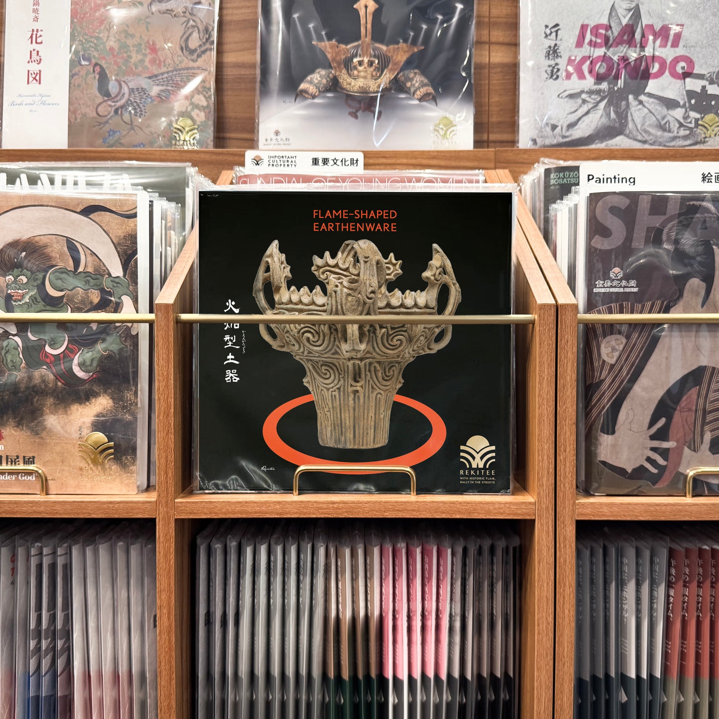 Flame–Shaped Earthenware